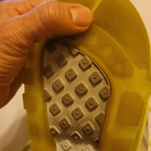 Athletic_Shoes
